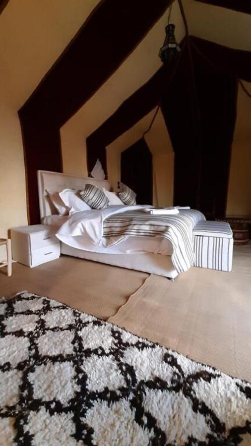 Отель Zahra Luxury Desert Camp Мерзуга Экстерьер фото