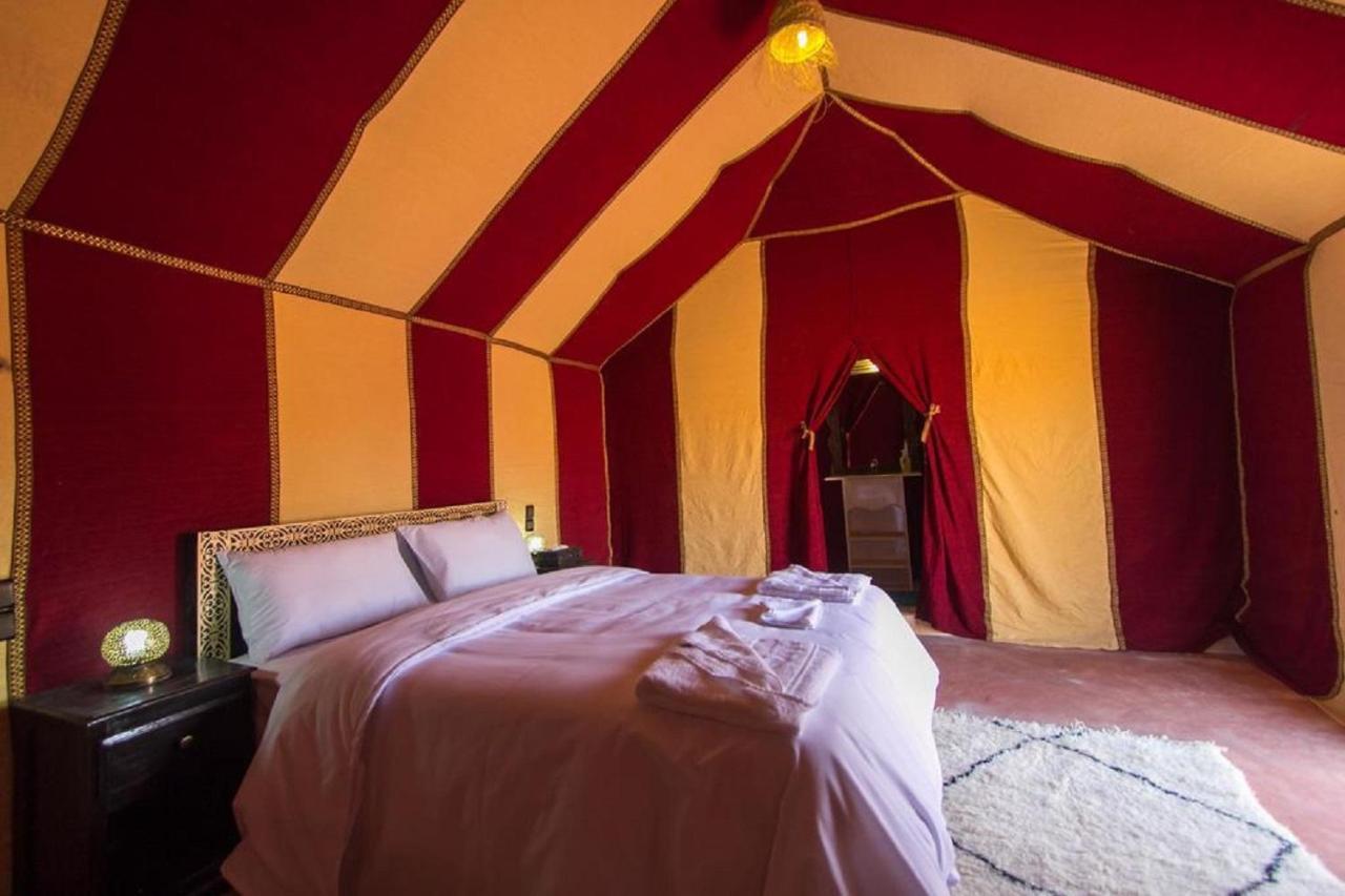 Отель Zahra Luxury Desert Camp Мерзуга Экстерьер фото