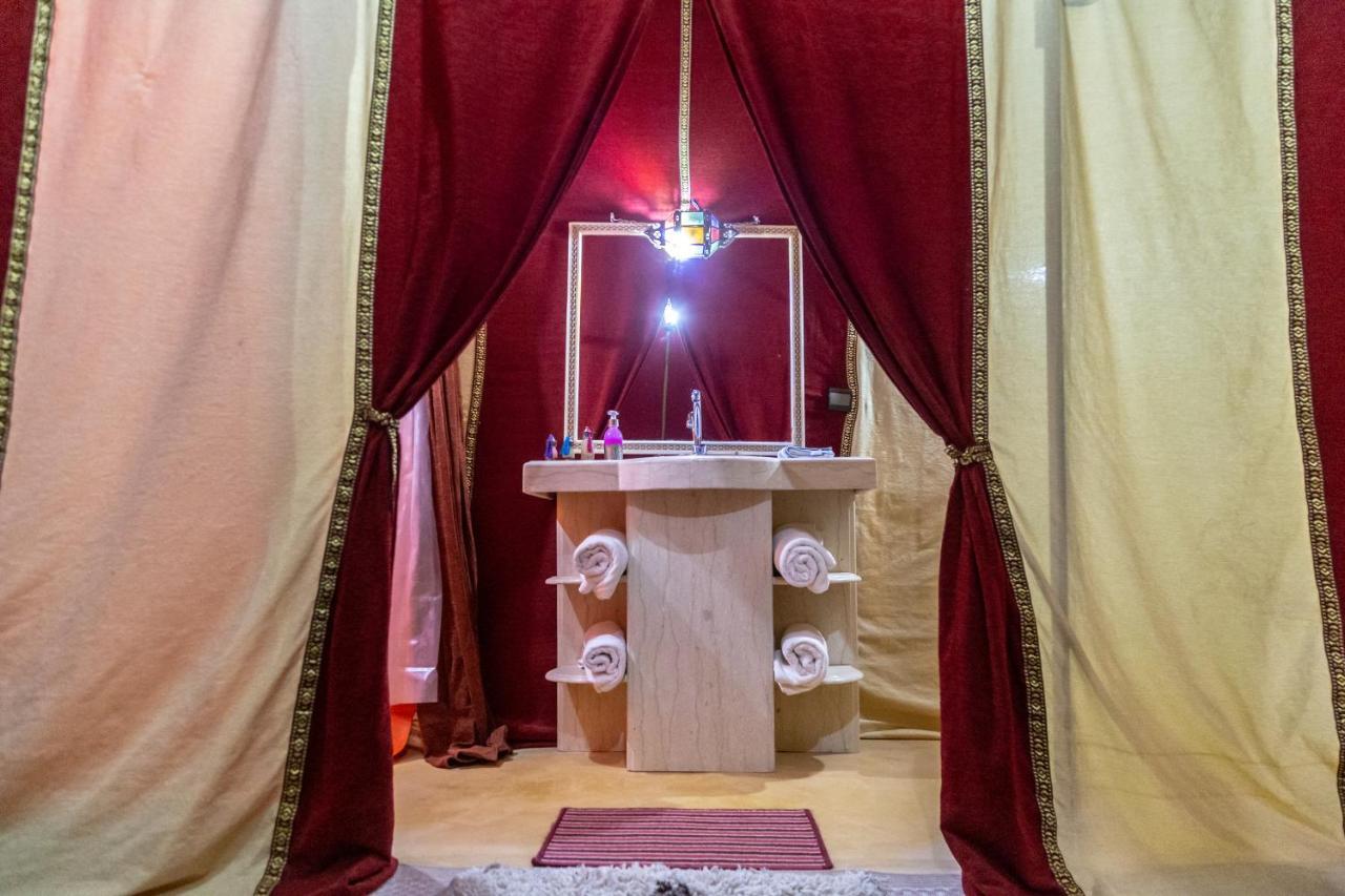 Отель Zahra Luxury Desert Camp Мерзуга Экстерьер фото