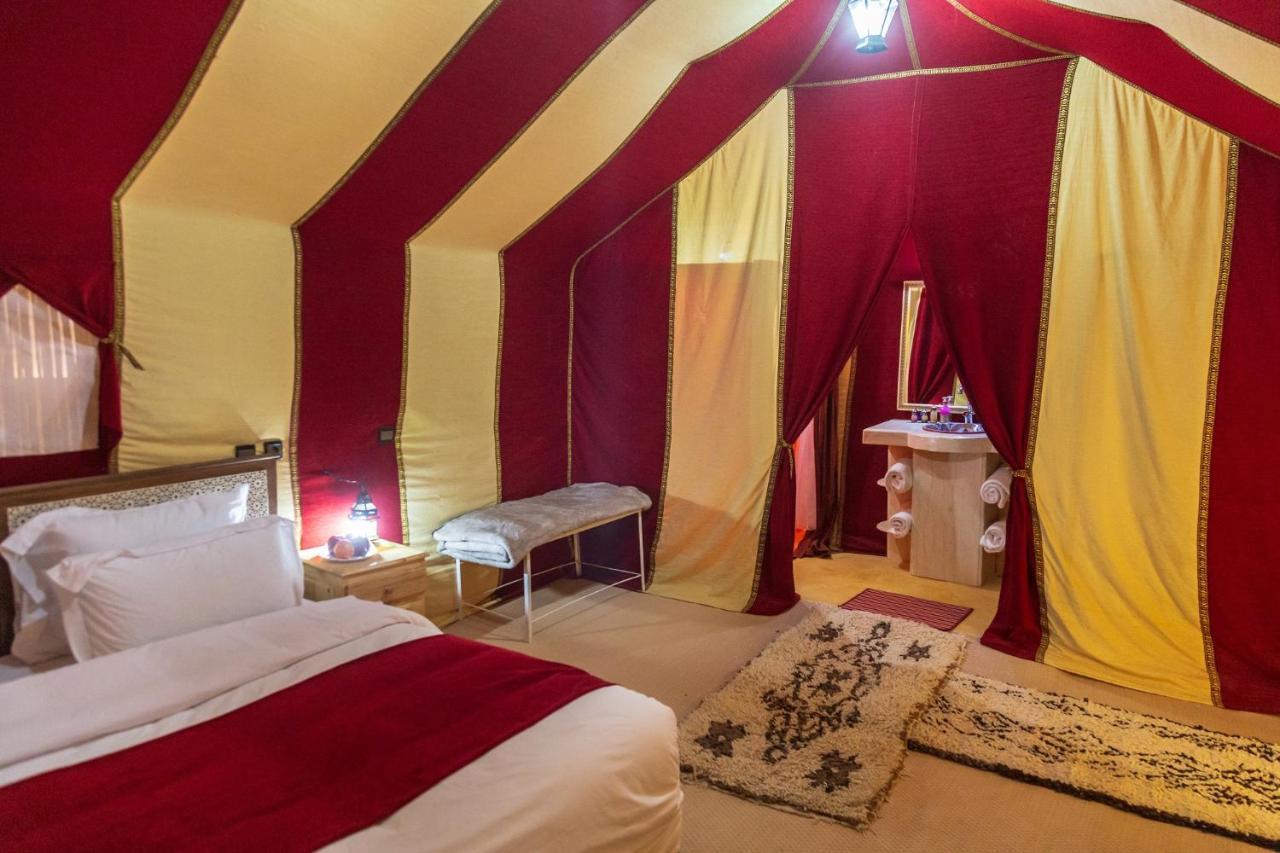 Отель Zahra Luxury Desert Camp Мерзуга Экстерьер фото