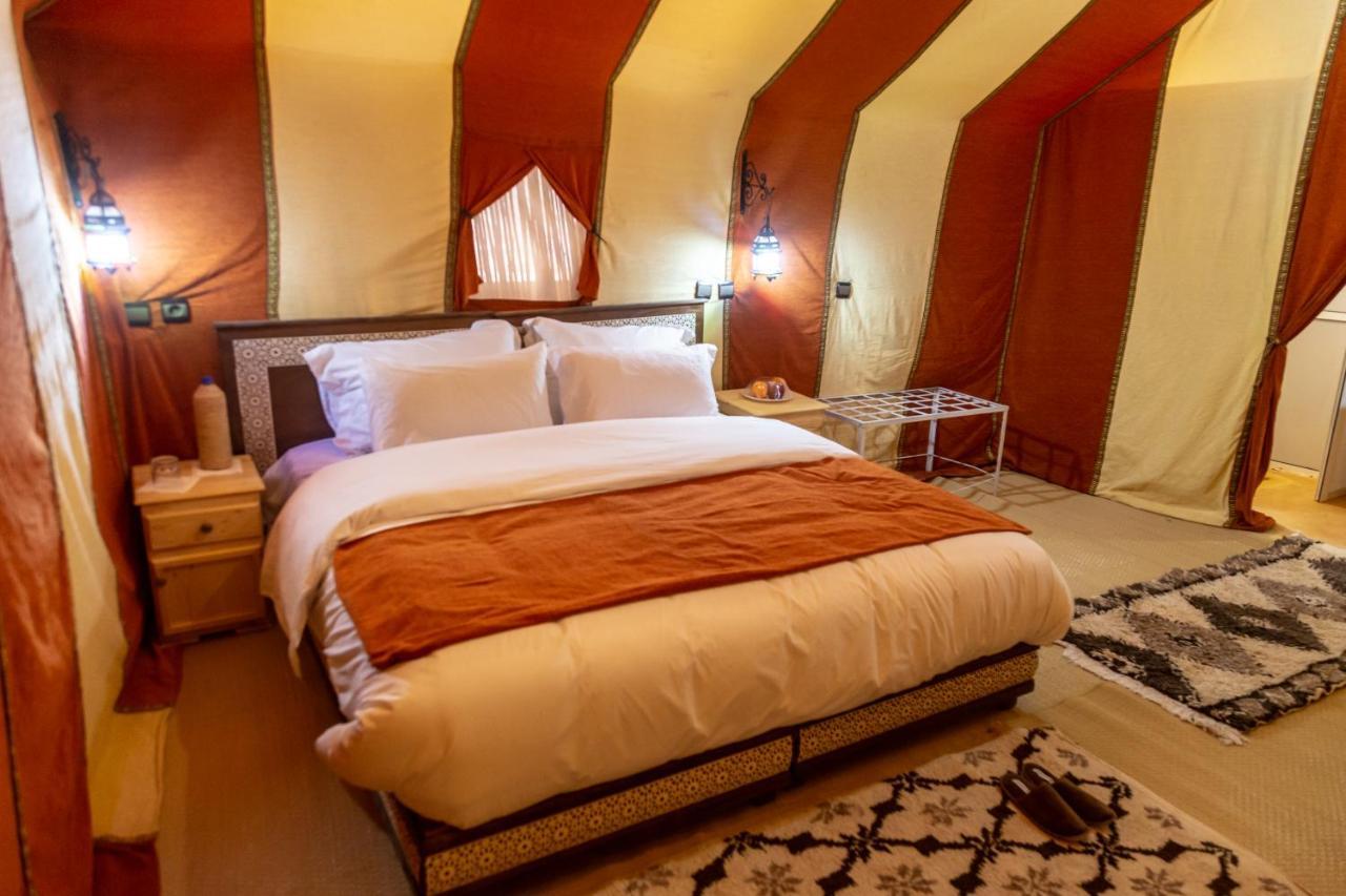 Отель Zahra Luxury Desert Camp Мерзуга Экстерьер фото
