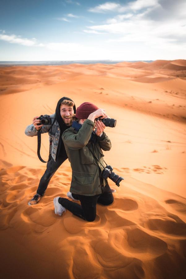 Отель Zahra Luxury Desert Camp Мерзуга Экстерьер фото