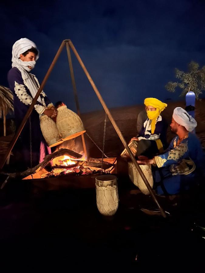 Отель Zahra Luxury Desert Camp Мерзуга Экстерьер фото