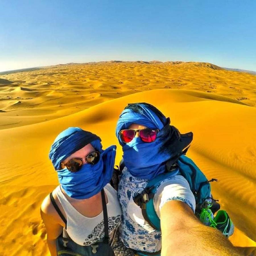 Отель Zahra Luxury Desert Camp Мерзуга Экстерьер фото