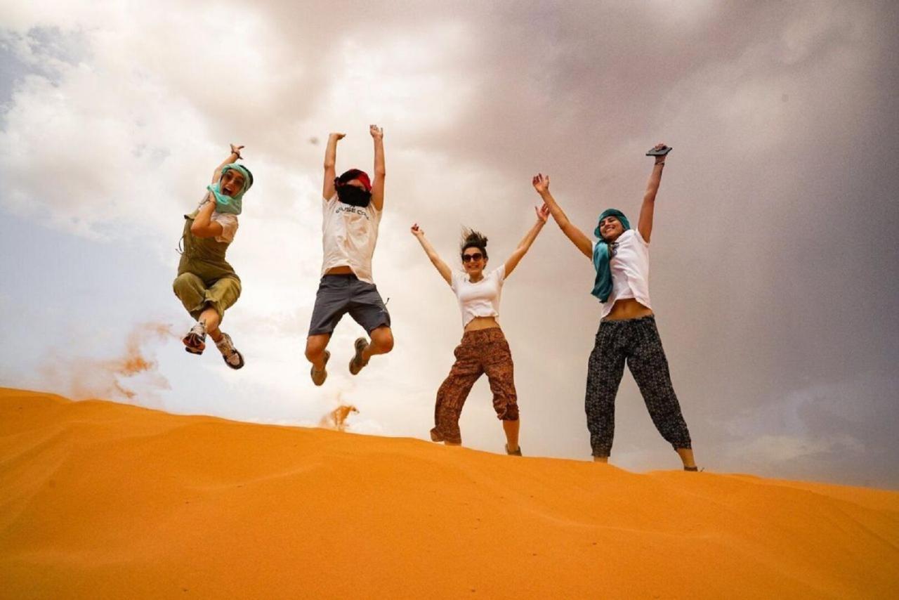 Отель Zahra Luxury Desert Camp Мерзуга Экстерьер фото